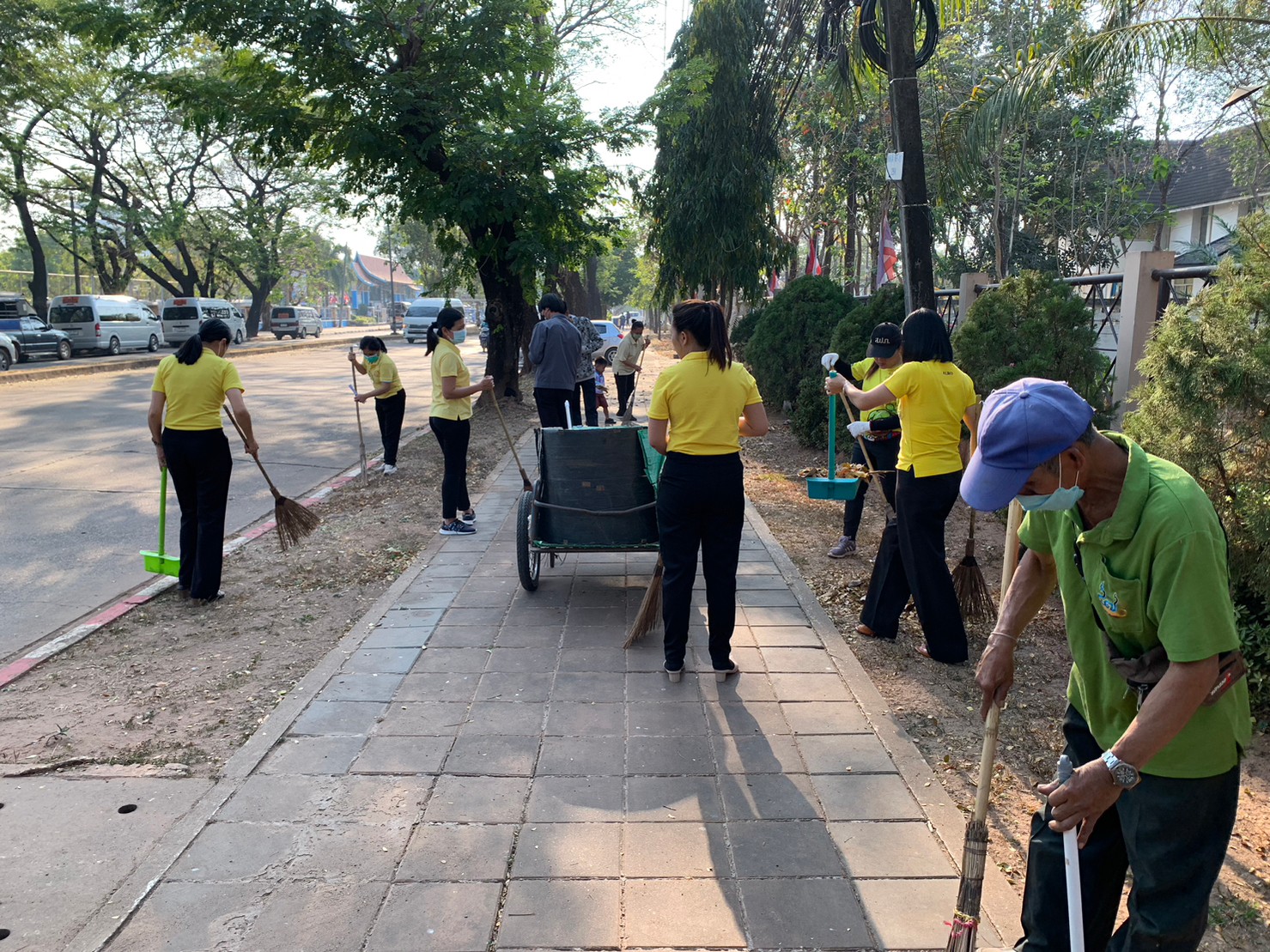 วันที่ 1 กุมภาพันธ์ 2566 เจ้าหน้าที่ ส.ป.ก.หนองคาย ร่วมแรงร่วมใจดำเนินกิจกรรมจิตอาสาพัฒนาสิ่งแวดล้อมและสาธารณประโยชน์ กิจกรรมหน้าบ้านน่ามอง ประจำเดือนกุมภาพันธ์ 2566