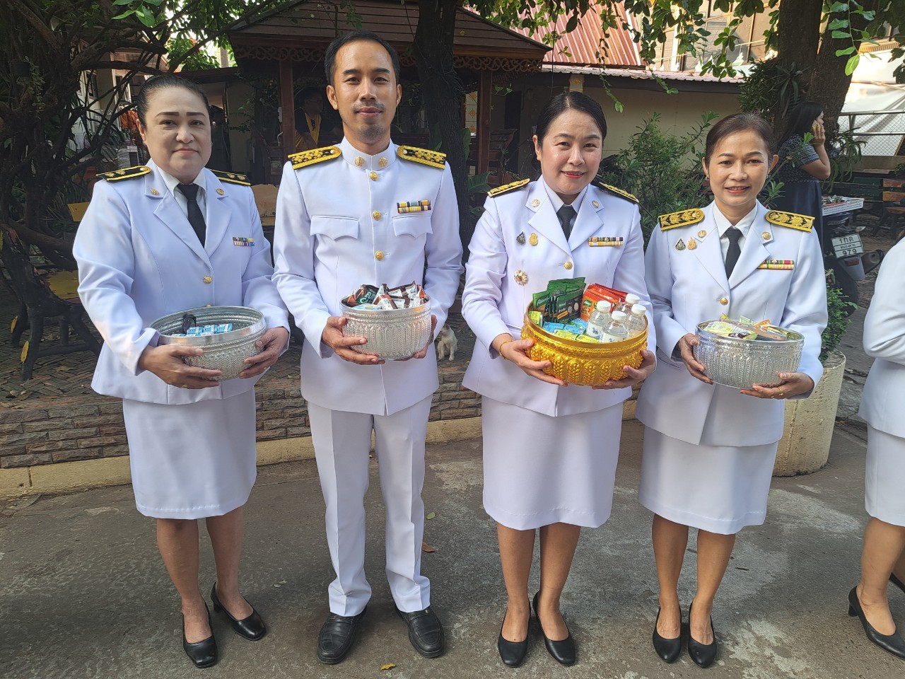 วันที่  29 เมษายน 2567 นางสาวภัทรวดี สุขเสวตร ปฏิรูปที่ดินจังหวัดหนองคาย พร้อมด้วยเจ้าหน้าที่ ส.ป.ก.หนองคาย เข้าร่วมกิจกรรมเนื่องในโอกาสวันคล้ายวันประสูติ สมเด็จพระเจ้าลูกยาเธอ เจ้าฟ้าทีปังกรรัศมีโชติฯ