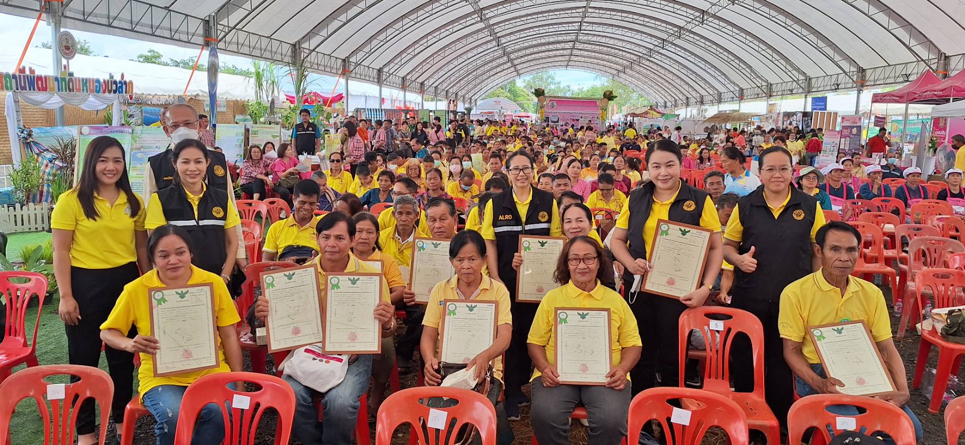 ปฏิรูปที่ดินจังหวัดหนองคาย พร้อมเจ้าหน้าที่ ร่วมกิจกรรม เกษตรแฟร์ ของดีเมืองลุ่มภู และร่วมกิจกรรมมอบโฉนดเพื่อการเกษตร พร้อมแลกเปลี่ยนแนวทางการพัฒนากลุ่มเกษตรกร