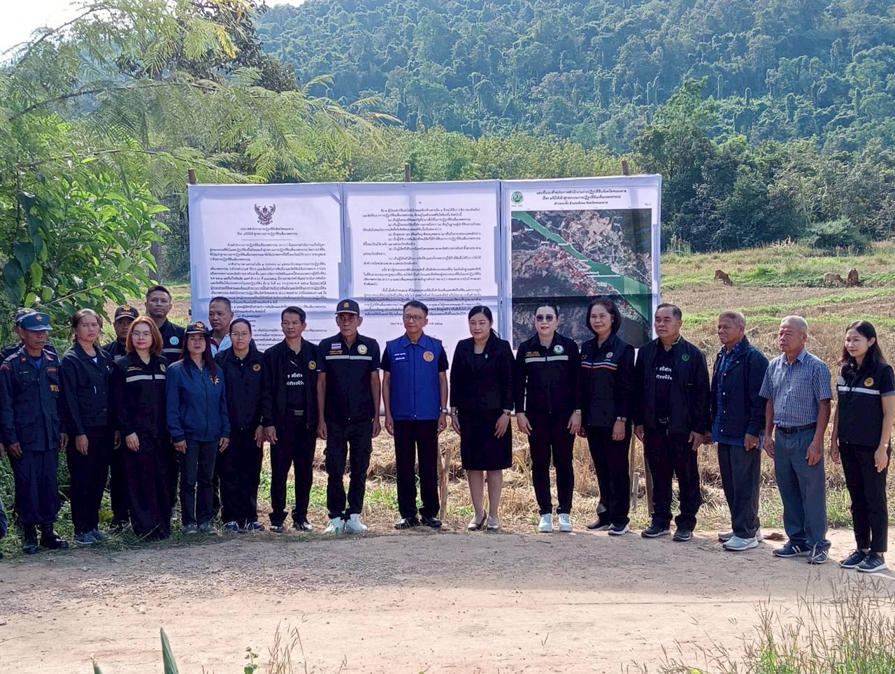 ปฏิรูปที่ดินจังหวัดหนองคาย นำทีมเจ้าหน้าที่ ส.ป.ก.หนองคาย จัดงาน KICK OFF โครงการขับเคลื่อนนโยบายการแก้ไขปัญหาการผู้ครอบครองที่ดินในเขตปฏิรูปที่ดินที่ไม่ยอมเข้าสู่กระบวนการปฏิรูปที่ดินยินยอมเข้าสู่กระบวนการปฏฺรูปที่ดินเพื่อเกษตรกรรมและมอบโฉนดเพื่อการเกษตร ผ่านระบบ Video Conference พร้อมกันทั่วประเทศ 28 จังหวัด