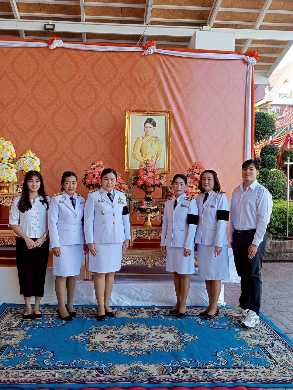 นางสาวภัทรวดี สุขเสวตร ปฏิรูปที่ดินจังหวัดหนองคาย พร้อมเจ้าหน้าที่ร่วมพิธีบำเพ็ญกุศล ทำบุญตักบาตรถวายพระราชกุศล เนื่องในโอกาสวันคล้ายวันประสูติ สมเด็จพระเจ้าลูกเธอ เจ้าฟ้าสิริวัณณวรี นารีรัตนราชกัญญา ณ ศาลาอเนกประสงค์พุทธบารมีหลวงพ่อพระใส วัดโพธิ์ชัย พระอารามหลวง อำเภอเมืองหนองคาย จังหวัดหนองคาย