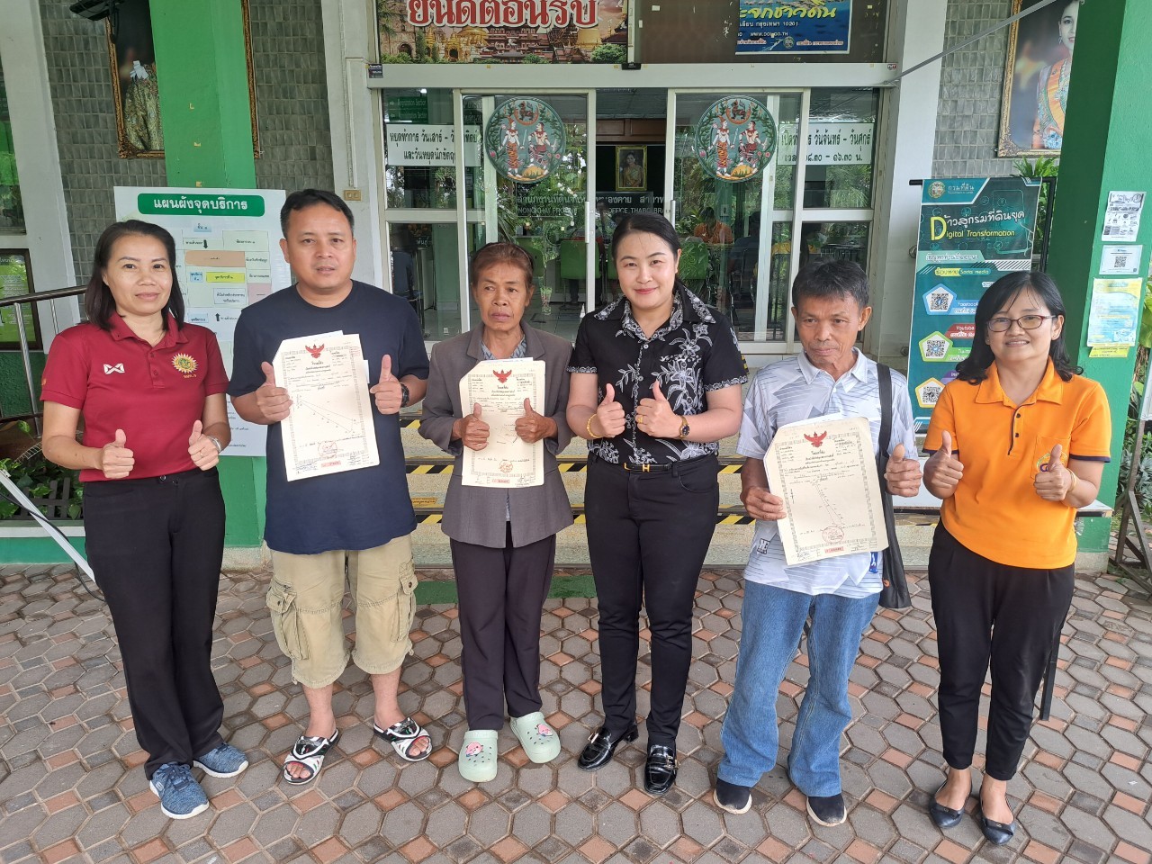 วันที่ 23-24 พฤษภาคม 2567 นางสาวภัทรวดี สุขเสวตร ปฏิรูปที่ดินจังหวัดหนองคาย พร้อมด้วยนางสาวสุกัญญา อัครวิจิตร นิติกรชำนาญการ และนางศิริวิมล วังโพธิ์ นักวิชาการเงินและบัญชีชำนาญการ ได้เดินทางไปจดทะเบียนโอนกรรมสิทธิ์ ขายที่ดิน ตามสัญญาเช่าซื้อที่ินเพื่อการเกษตรกรรม ที่ดินเอกชน