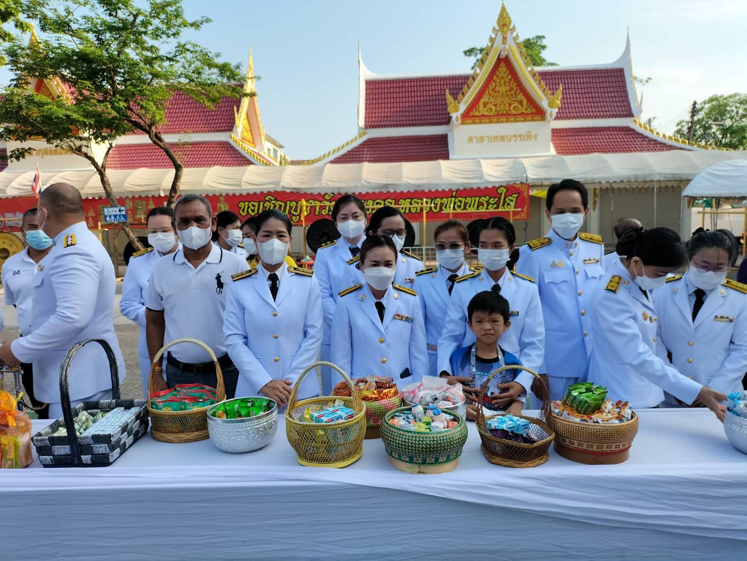 วันที่ 3 มิถุนายน 2566 เจ้าหน้าที่ ส.ป.ก. หนองคาย เข้าร่วมกิจกรรมทำบุญตักบาตเนื่องในโอกาสวันเฉลิมพระชนมพรรษา สมเด็จพระนางเจ้าสุทิดา พัชรสุธาพิมลลักษณ พระบรมราชินี