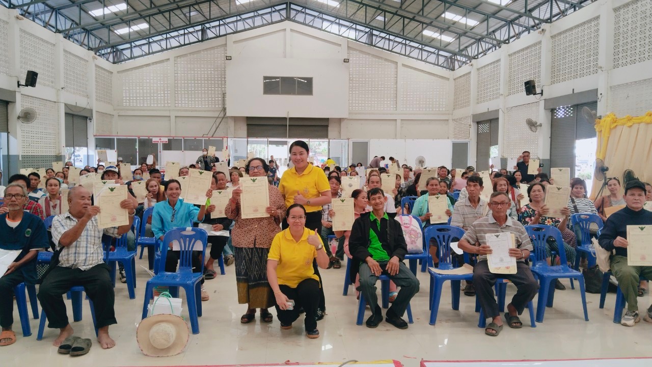 วันที่ 25 พฤศจิกายน 2567 นางสาวภัทรวดี สุขเสวตร ปฏิรูปที่ดินจังหวัดหนองคาย พร้อมด้วยเจ้าหน้าที่ ส.ป.ก.หนองคาย ออกศูนย์บริการเคลื่อนที่