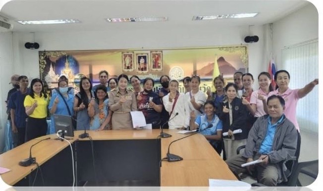 วันที่ 27 กุมภาพันธ์ 2567 นางสาวภัทรวดี สุขเสวตร ปฏิรูปที่ดินจังหวัดหนองคาย เข้าพบปะพูดคุยและให้ความรู้เกี่ยวกับการจ่ายเงินกองทุนการปฏิรูปที่ดินเพื่อการเกษตรกรรม พร้อมเจ้าหน้าที่ ส.ป.ก.หนองคาย