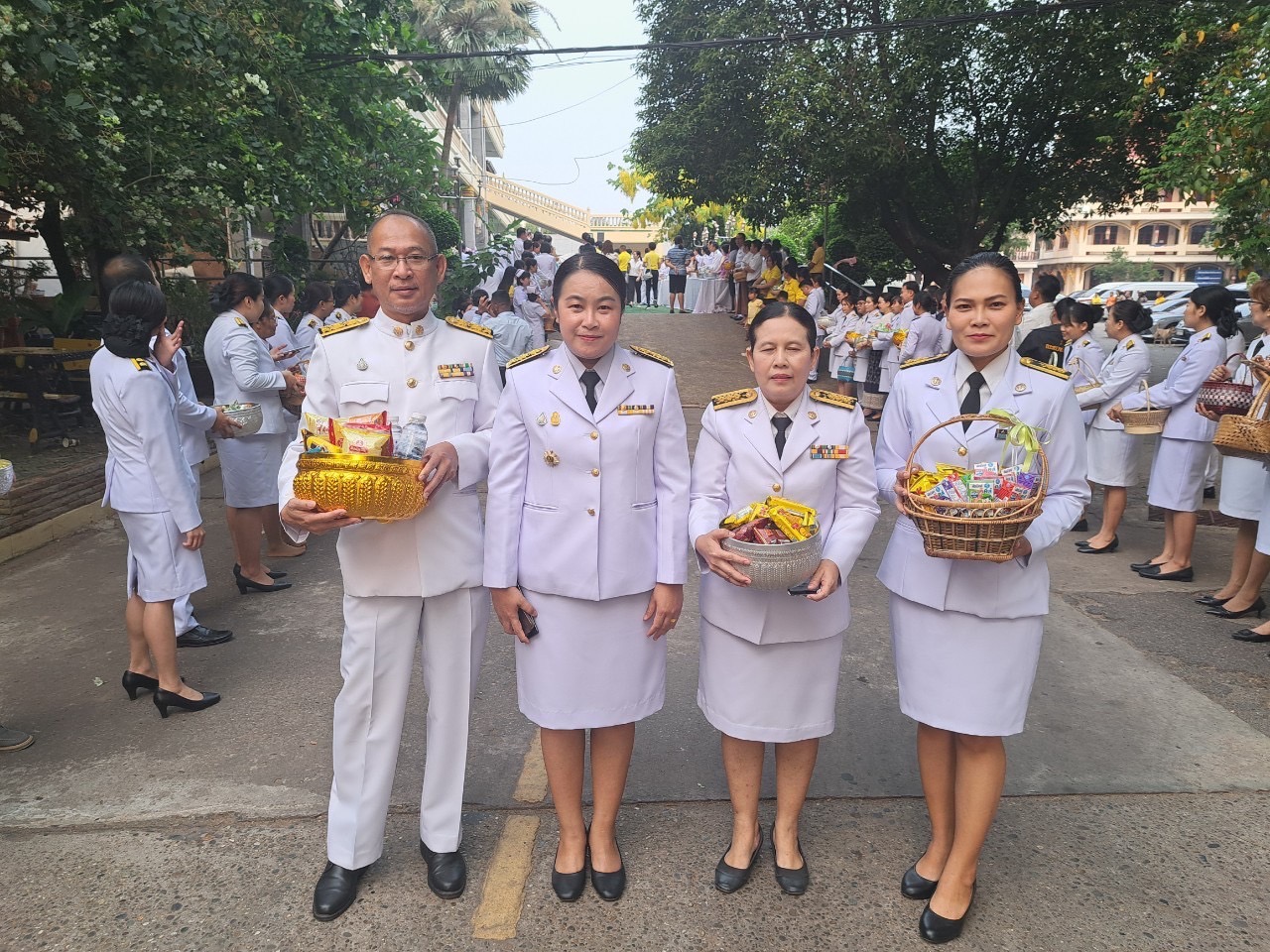 วันศุกร์ที่ 6 เมษายน 2567 เวลา 06.30 น. สำนักงานการปฏิรูปที่ดินจังหวัดหนองคาย นำโดย นางสาวภัทรวดี สุขเสวตร ปฏิรูปที่ดินจังหวัดหนองคาย พร้อมด้วยเจ้าหน้าที่ ส.ป.ก. หนองคาย ร่วมงานรัฐพิธี พิธีสวดพระพุทธมนต์และพิธีทำบุญตักบาตรถวายพระราชกุศลพระบาทสมเด็จพระพุทธยอดฟ้าจุฬาโลกมหาราช