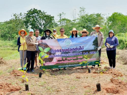 นายเชาว์ คชกาสร ปฏิรูปที่ดินจังหวัดหนองคาย พร้อมข้าราชการ พนักงาน และเจ้าหน้าที่ ส.ป.ก.หนองคาย ร่วมกันจัดกิจกรรมวันรักต้นไม้ประจำปีของชาติ พ.ศ. 2562 ณ บริเวณศูนย์ขยายพันธุ์ไม้ผลเพื่อการปฏิรูปที่ดินหนองคาย ตำบลหาดคำ อำเภอเมือง จังหวัดหนองคาย 