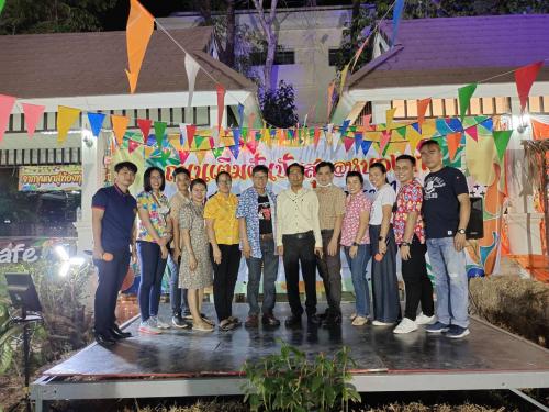 งานอนุสาวรีย์ปราบฮ่อ 194 ปี และงานกาชาดจังหวัดหนองคาย ประจำปี 2564สำนักงานการปฏิรูปที่ดินจังหวัดหนองคาย (ส.ป.ก.หนองคาย)  นายวัชรินทร์  ริยาพันธุ์  ปฏิรูปที่ดินจังหวัดหนองคาย  พร้อมด้วยนางสาววิจิตร  ประจิมทิศ ผู้อำนวยการกลุ่มยุทธศาสตร์และการปฏิรูปที่ดิน แล