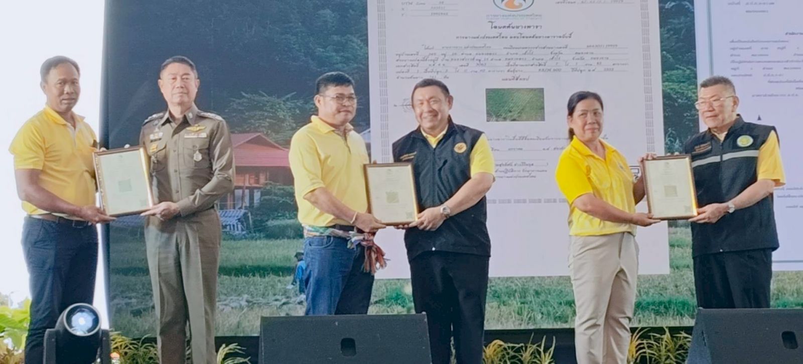 ปฏิรูปที่ดินจังหวัดหนองคาย ร่วมพิธีโครงการจัดงาน “Kick Off การมอบโฉนดต้นไม้และโฉนดต้นยางพารา”  ยกระดับต้นไม้เป็นสินทรัพย์ เพิ่มโอกาสเข้าถึงแหล่งทุนให้เกษตรกรไทย