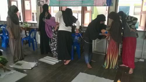 ส.ป.ก.ปัตตานี จัดฝึกอบรมโครงการศิลปาชีพเพื่อวิสาหกิจชุมชน ประจำปีงบประมาณ 2558 