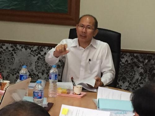 ประชุมเพื่อร่วมพิจารณา ตรวจสอบ แก้ไข (ร่าง) คู่มือสำหรับประชาชนตาม พ.ร.บ. การอำนวยความสะดวกในการพิจารณาอนุญาตของทางราชการ พ.ศ.2558 