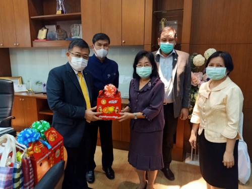 เลขาธิการ ส.ป.ก. มอบของที่ระลึกแด่อนุกรรมการผู้ทรงคุณวุฒิ อ.ก.พ. ส.ป.ก. เนื่องในโอกาสวันขึ้นปีใหม่ 2564 