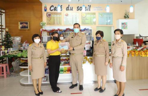 ร้านสว้สดิการ”เรือนฉลอง” มอบของขวัญให้ผู้โชคดี!! เทศกาลต้อนรับปีใหม่ 2564