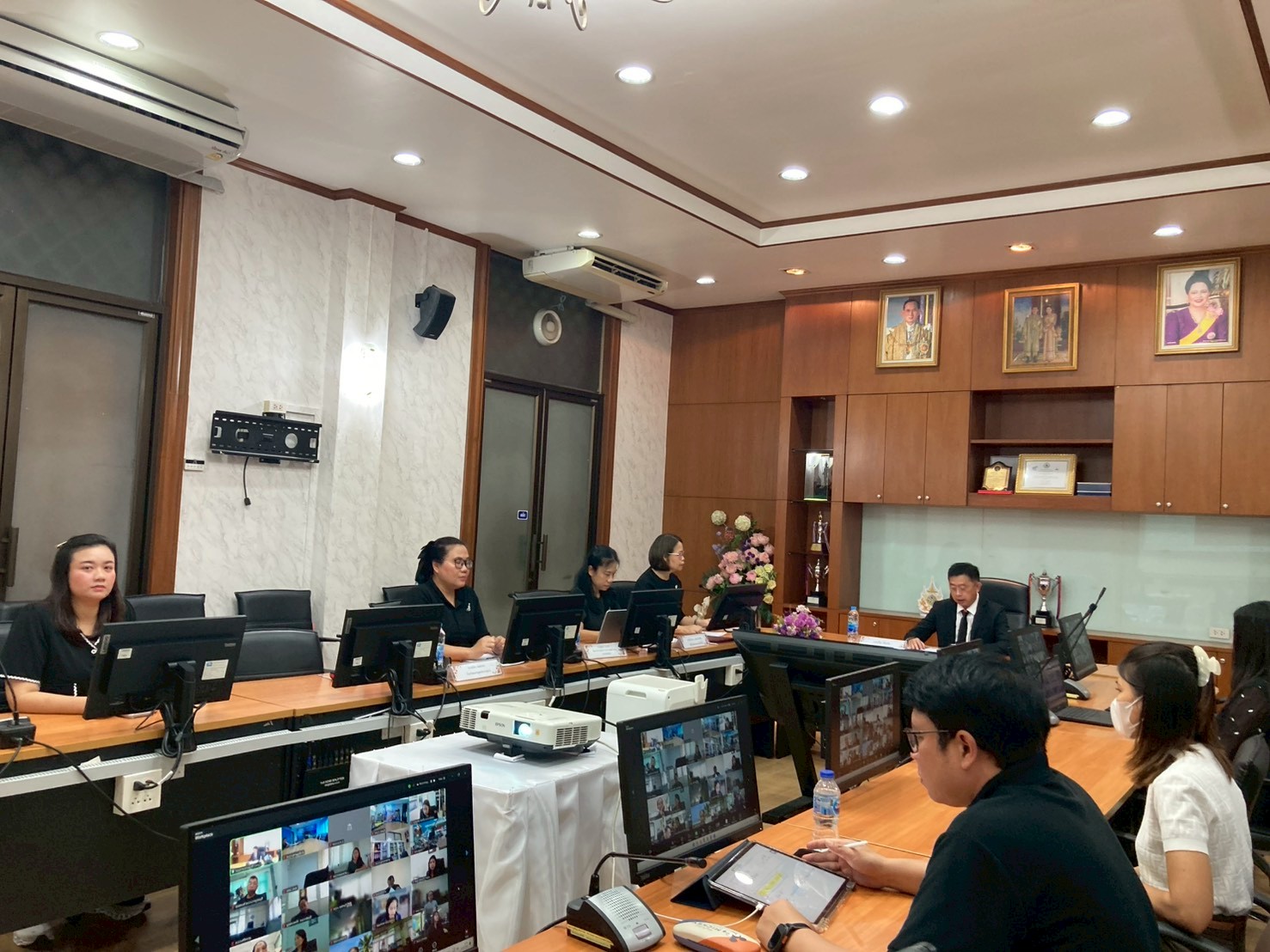 title - การประชุม ซักซ้อมความเข้าใจ หลักเกณฑ์และวิธีการประเมินผลการปฏิบัติราชการและการเลื่อนเงินเดือนข้าราชการ พนักงานราชการ และลูกจ้างประจำ ของ ส.ป.ก. ครั้งที่ 1 ประจำปีงบประมาณ พ.ศ. 2569 โดยผ่านสื่ออิเล็กทรอนิกส์ (ระบบออนไลน์ โปรแกรม ZOOM) 