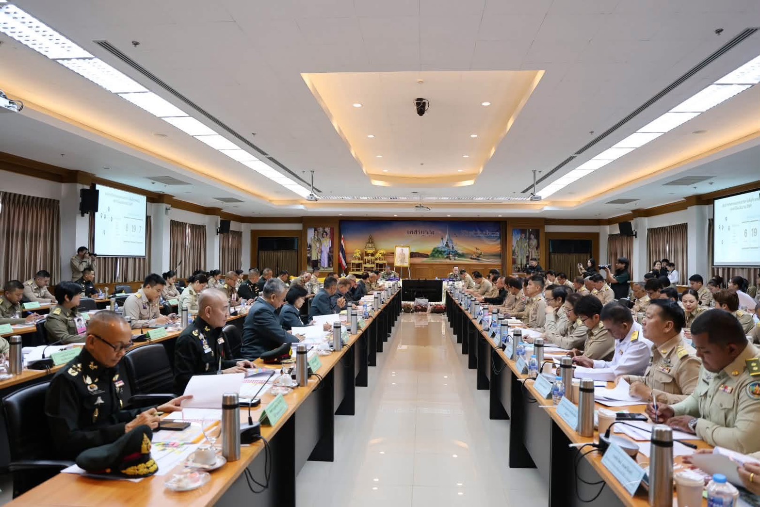 สำนักงานการปฏิรูปที่ดินจังหวัดเพชรบูรณ์ เข้าร่วมประชุมติดตามและขับเคลื่อนโครงการอันเนื่องมาจากพระราชดำริในพื้นที่ภาคเหนือและจังหวัดเพชรบูรณ์ 