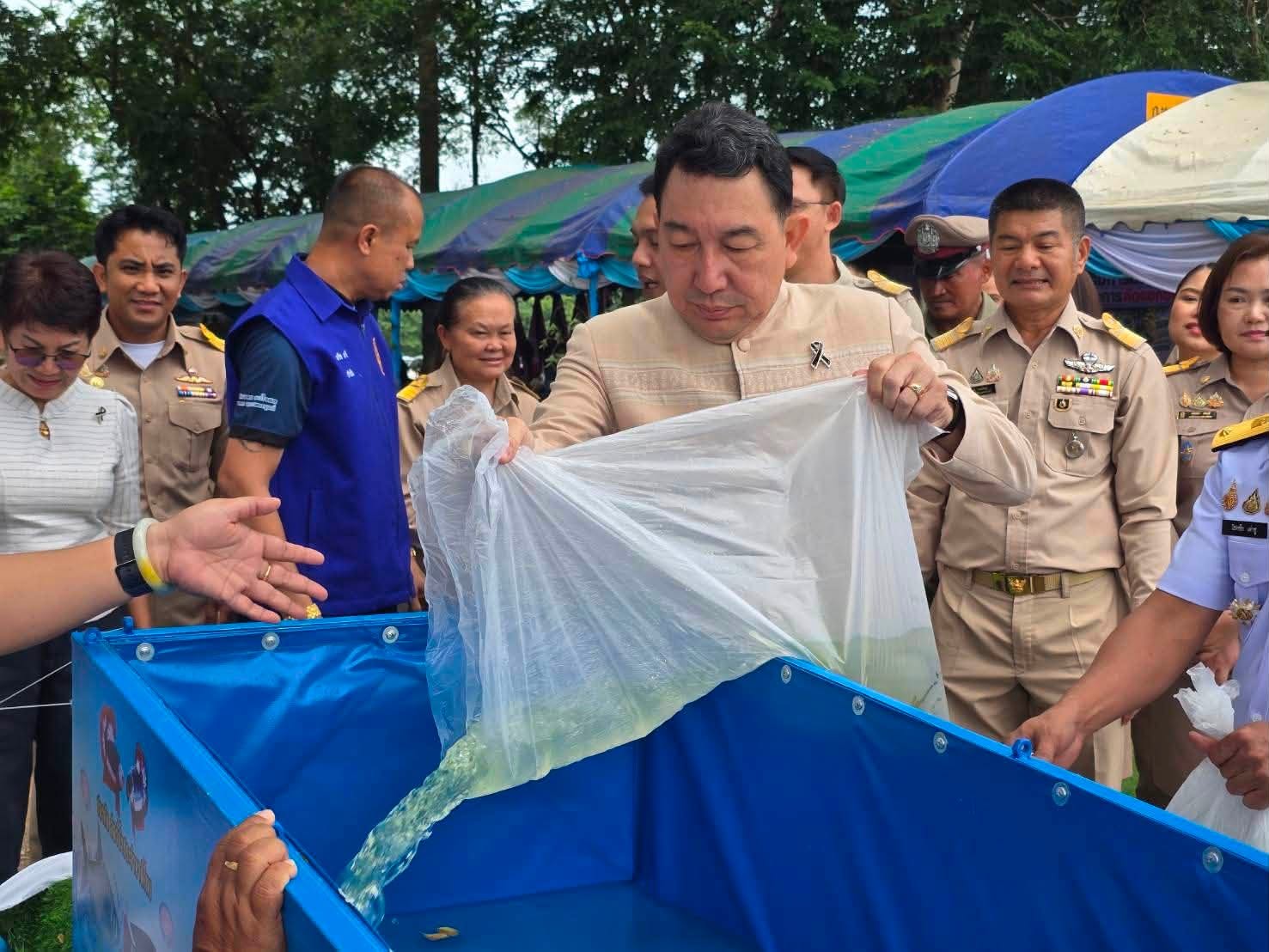title - สำนักงานการปฏิรูปที่ดินจังหวัดเพชรบูรณ์ เข้าร่วมพิธีปล่อยพันธุ์สัตว์น้ำเนื่องในวันประมงแห่งชาติ