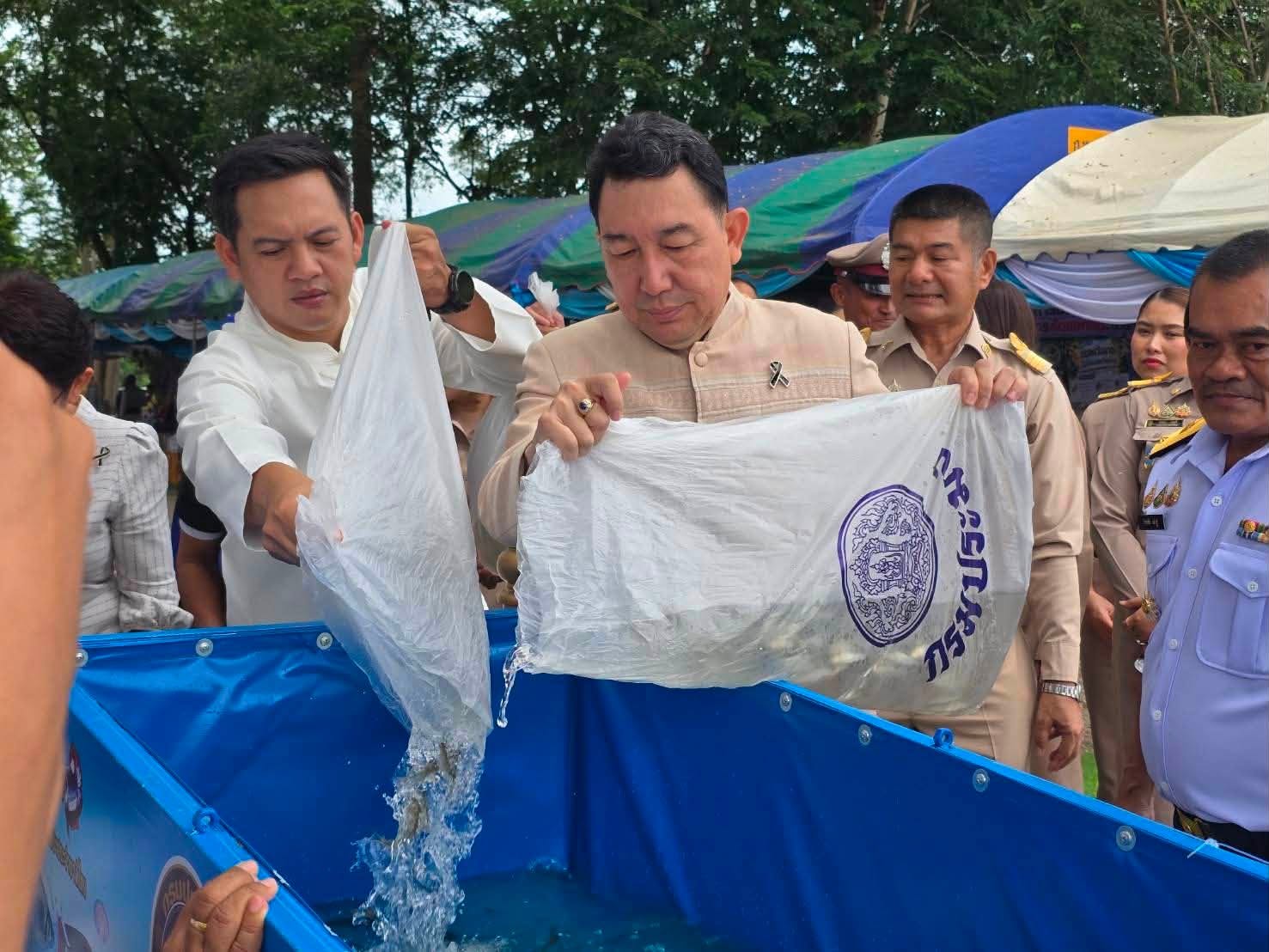title - สำนักงานการปฏิรูปที่ดินจังหวัดเพชรบูรณ์ เข้าร่วมพิธีปล่อยพันธุ์สัตว์น้ำเนื่องในวันประมงแห่งชาติ