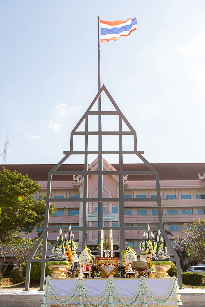 title - สำนักงานการปฏิรูปที่ดินจังหวัดเพชรบูรณ์ เข้าร่วมประกอบพิธีบวงสรวงการก่อสร้างซุ้มถวายดอกไม้จันทน์ เตรียมความพร้อมพระราชพิธีถวายพระเพลิงพระบรมศพ สมเด็จพระนางเจ้าสิริกิติ์ พระบรมราชินีนาถ พระบรมราชชนนีพันปีหลวง