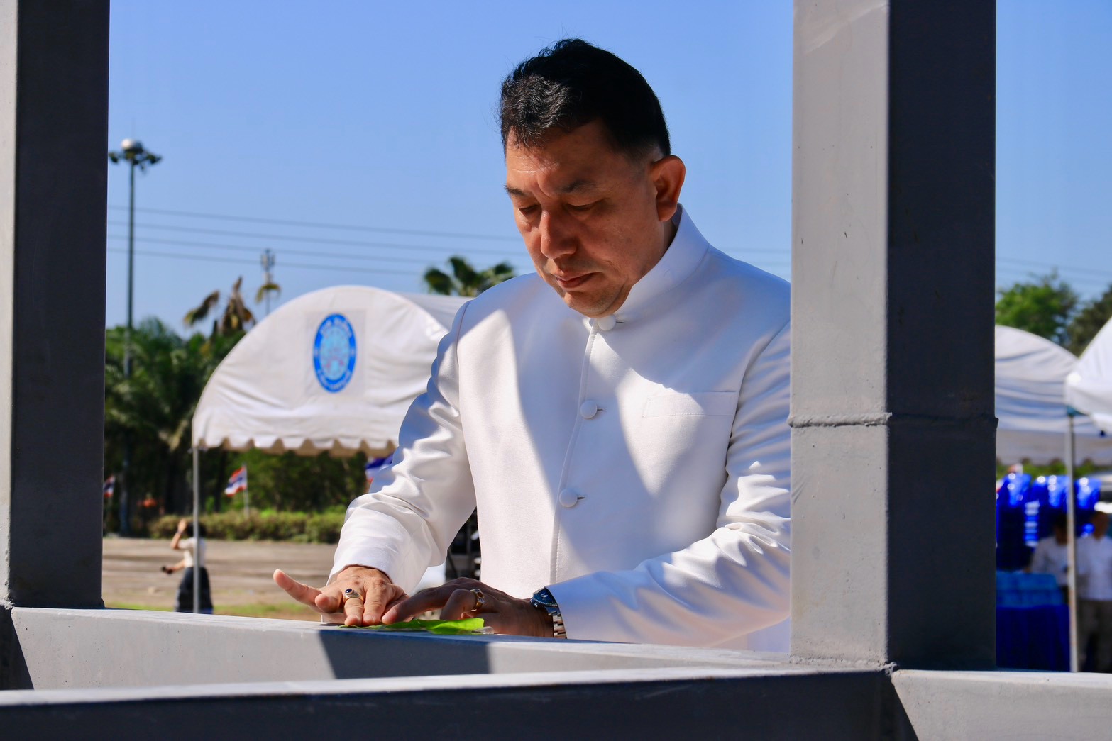 title - สำนักงานการปฏิรูปที่ดินจังหวัดเพชรบูรณ์ เข้าร่วมประกอบพิธีบวงสรวงการก่อสร้างซุ้มถวายดอกไม้จันทน์ เตรียมความพร้อมพระราชพิธีถวายพระเพลิงพระบรมศพ สมเด็จพระนางเจ้าสิริกิติ์ พระบรมราชินีนาถ พระบรมราชชนนีพันปีหลวง