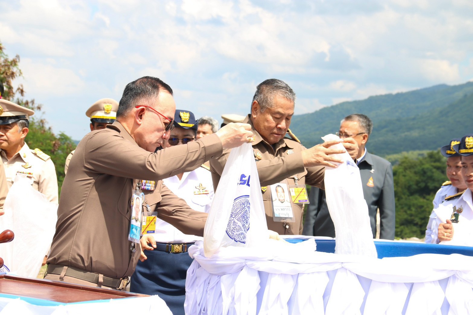 title - สำนักงานการปฏิรูปที่ดินจังหวัดเพชรบูรณ์ ร่วมลงพื้นที่ติดตามการดำเนินงานอ่างเก็บน้ำห้วยใหญ่ อันเนื่องมาจากพระราชดำริ อำเภอเมืองเพชรบูรณ์ จังหวัดเพชรบูรณ์