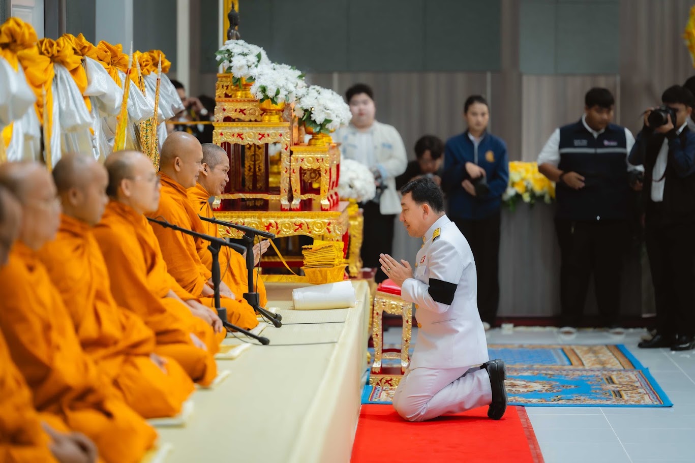 title -  สำนักงานการปฏิรูปที่ดินจังหวัดเพชรบูรณ์ เข้าร่วมพิธีวางพวงมาลา และทำบุญตักบาตรถวายเป็นพระราชกุศล เนื่องในวันนวมินทรมหาราช ประจำปี 2569 