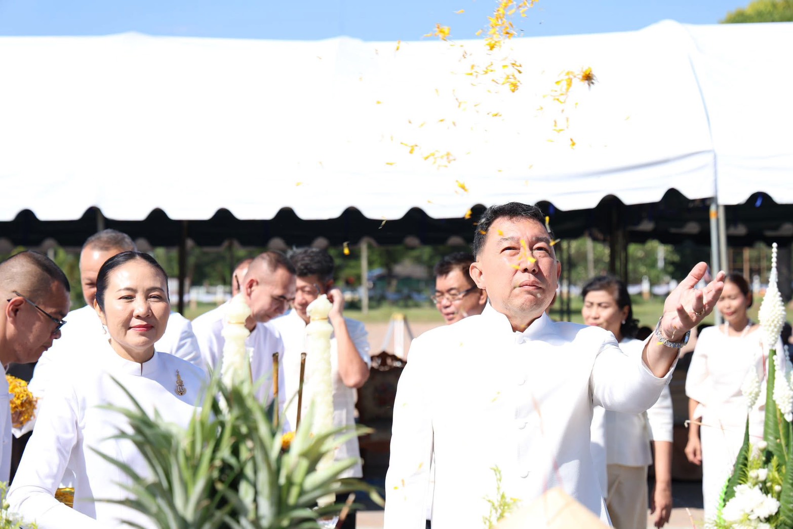 title - สำนักงานการปฏิรูปที่ดินจังหวัดเพชรบูรณ์ เข้าร่วมประกอบพิธีบวงสรวงการก่อสร้างซุ้มถวายดอกไม้จันทน์ เตรียมความพร้อมพระราชพิธีถวายพระเพลิงพระบรมศพ สมเด็จพระนางเจ้าสิริกิติ์ พระบรมราชินีนาถ พระบรมราชชนนีพันปีหลวง