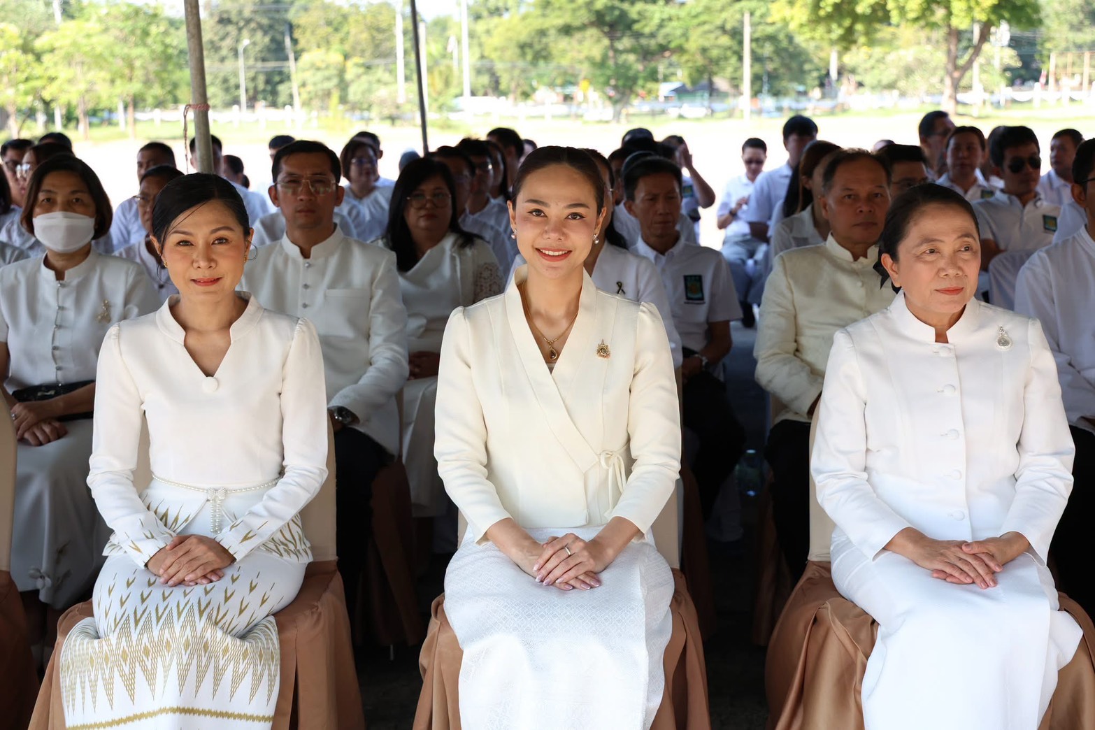 title - สำนักงานการปฏิรูปที่ดินจังหวัดเพชรบูรณ์ เข้าร่วมประกอบพิธีบวงสรวงการก่อสร้างซุ้มถวายดอกไม้จันทน์ เตรียมความพร้อมพระราชพิธีถวายพระเพลิงพระบรมศพ สมเด็จพระนางเจ้าสิริกิติ์ พระบรมราชินีนาถ พระบรมราชชนนีพันปีหลวง