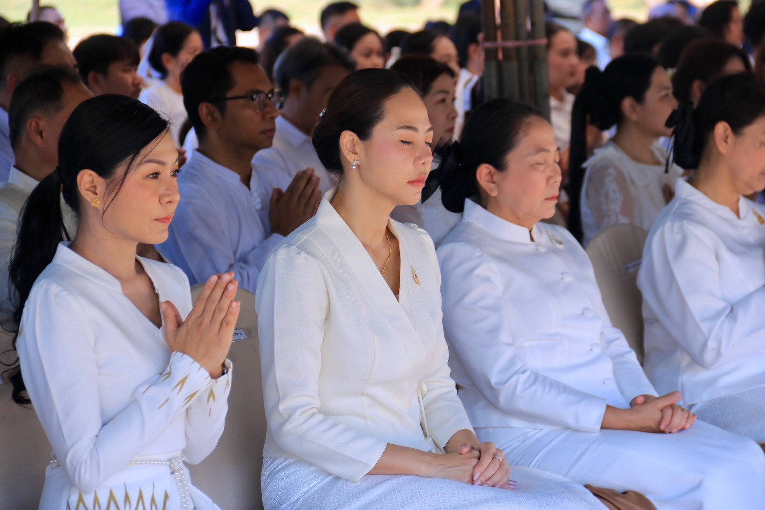 title - สำนักงานการปฏิรูปที่ดินจังหวัดเพชรบูรณ์ เข้าร่วมประกอบพิธีบวงสรวงการก่อสร้างซุ้มถวายดอกไม้จันทน์ เตรียมความพร้อมพระราชพิธีถวายพระเพลิงพระบรมศพ สมเด็จพระนางเจ้าสิริกิติ์ พระบรมราชินีนาถ พระบรมราชชนนีพันปีหลวง