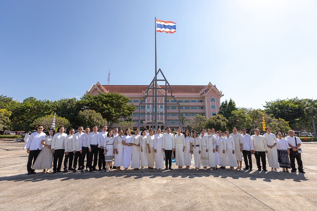 title - สำนักงานการปฏิรูปที่ดินจังหวัดเพชรบูรณ์ เข้าร่วมประกอบพิธีบวงสรวงการก่อสร้างซุ้มถวายดอกไม้จันทน์ เตรียมความพร้อมพระราชพิธีถวายพระเพลิงพระบรมศพ สมเด็จพระนางเจ้าสิริกิติ์ พระบรมราชินีนาถ พระบรมราชชนนีพันปีหลวง