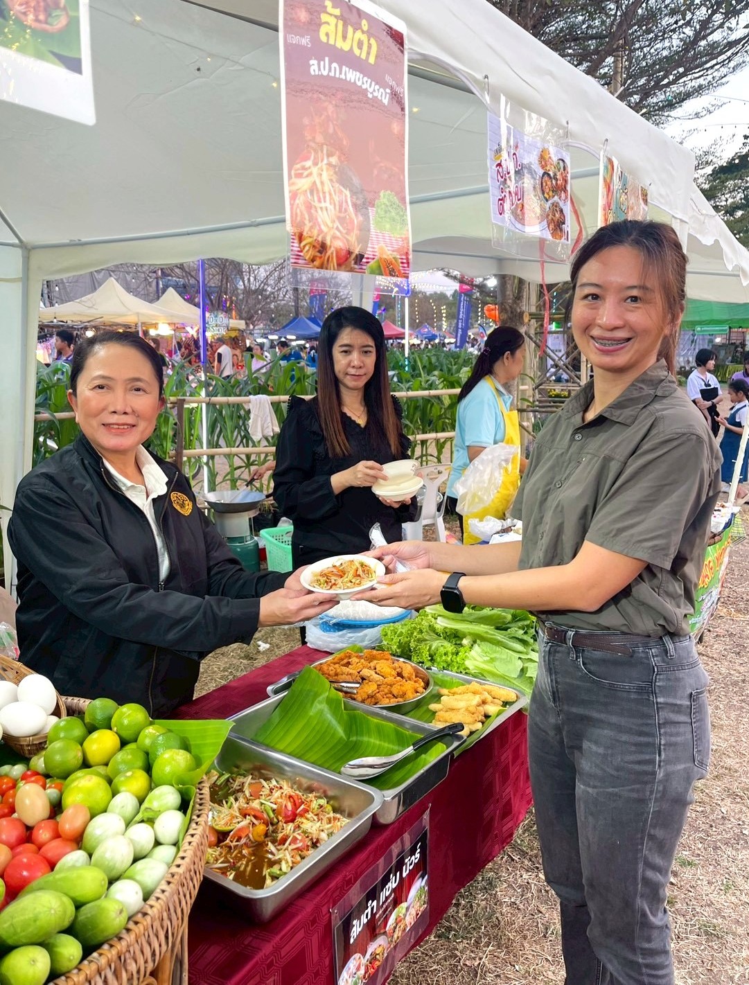 title - อยู่เวรนิทรรศการหน่วยงานกระทรวงเกษตรและสหกรณ์ ภายใต้ชื่อ 