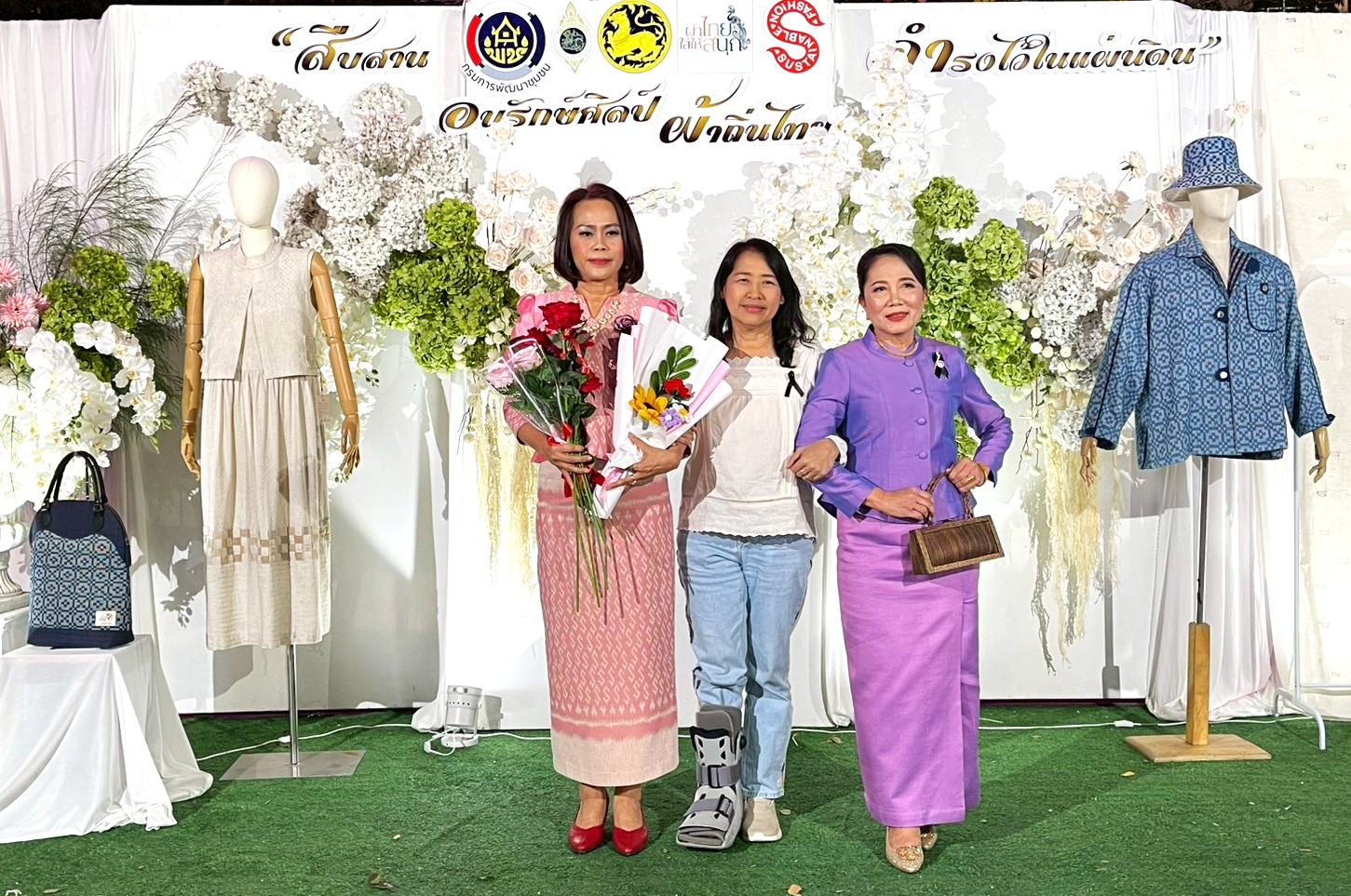 title - กิจกรรมเดินแบบผ้าไทย ภายใต้แนวคิด 