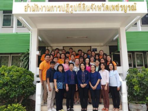 ผู้ตรวจราชการ ส.ป.ก. ตรวจราชการ ติดตามงานตามภารกิจ ตรวจเยี่ยมการปฏิบัติงานของข้าราชการและเจ้าหน้าที่สำนักงานการปฏิรูปที่ดินจังหวัดเพชรบูรณ์ และตรวจเยี่ยมแปลงเกษตรกรรมของราษฎรโครงการกองทุนที่ดิน