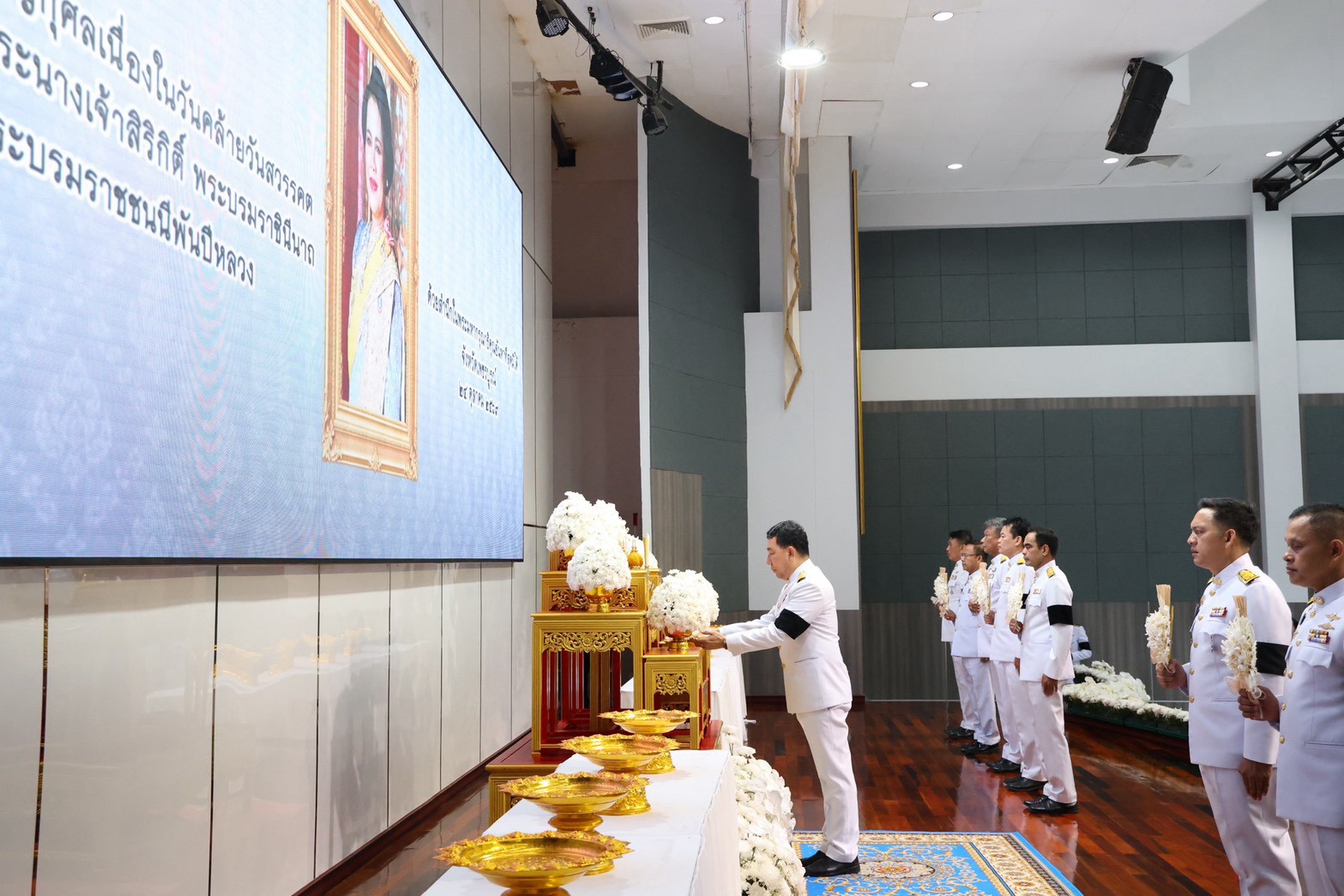 title - สำนักงานการปฏิรูปที่ดินจังหวัดเพชรบูรณ์ เข้าร่วมพิธีสวดพระพุทธมนต์และพิธีบำเพ็ญกุศลอุทิศถวาย พิธีถวายดอกไม้จันทน์ภาคประชาชนตัวแทน และพิธีทำบุญตักบาตรถวายพระราชกุศล  เนื่องในวันคล้ายวันสวรรคต สมเด็จพระนางเจ้าสิริกิติ์ พระบรมราชินีนาถ พระบรมราชชนนีพันปีหลวง