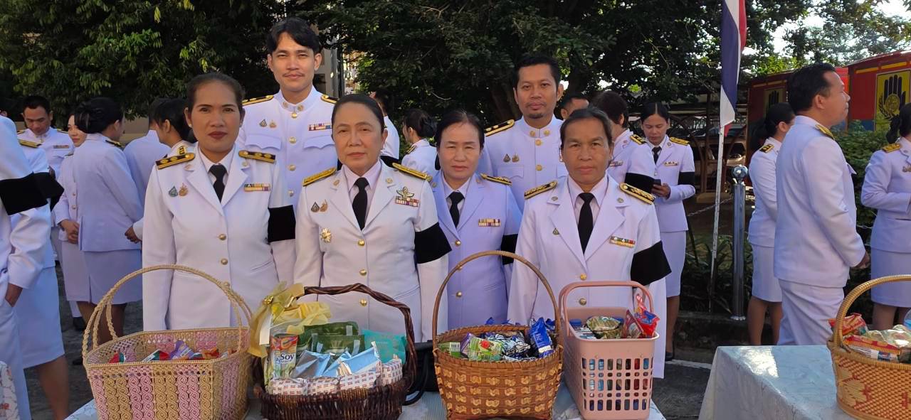 title - สำนักงานการปฏิรูปที่ดินจังหวัดเพชรบูรณ์ เข้าร่วมพิธีสวดพระพุทธมนต์และพิธีบำเพ็ญกุศลอุทิศถวาย พิธีถวายดอกไม้จันทน์ภาคประชาชนตัวแทน และพิธีทำบุญตักบาตรถวายพระราชกุศล  เนื่องในวันคล้ายวันสวรรคต สมเด็จพระนางเจ้าสิริกิติ์ พระบรมราชินีนาถ พระบรมราชชนนีพันปีหลวง