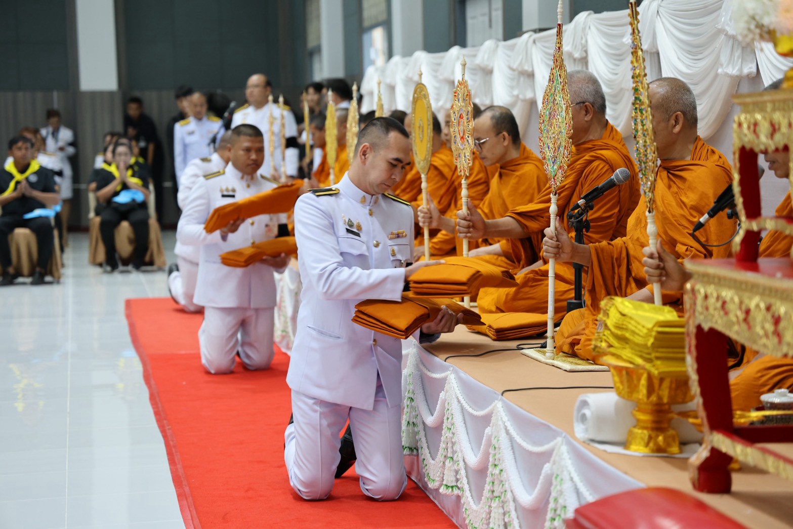 title - สำนักงานการปฏิรูปที่ดินจังหวัดเพชรบูรณ์ เข้าร่วมพิธีสวดพระพุทธมนต์และพิธีบำเพ็ญกุศลอุทิศถวาย พิธีถวายดอกไม้จันทน์ภาคประชาชนตัวแทน และพิธีทำบุญตักบาตรถวายพระราชกุศล  เนื่องในวันคล้ายวันสวรรคต สมเด็จพระนางเจ้าสิริกิติ์ พระบรมราชินีนาถ พระบรมราชชนนีพันปีหลวง