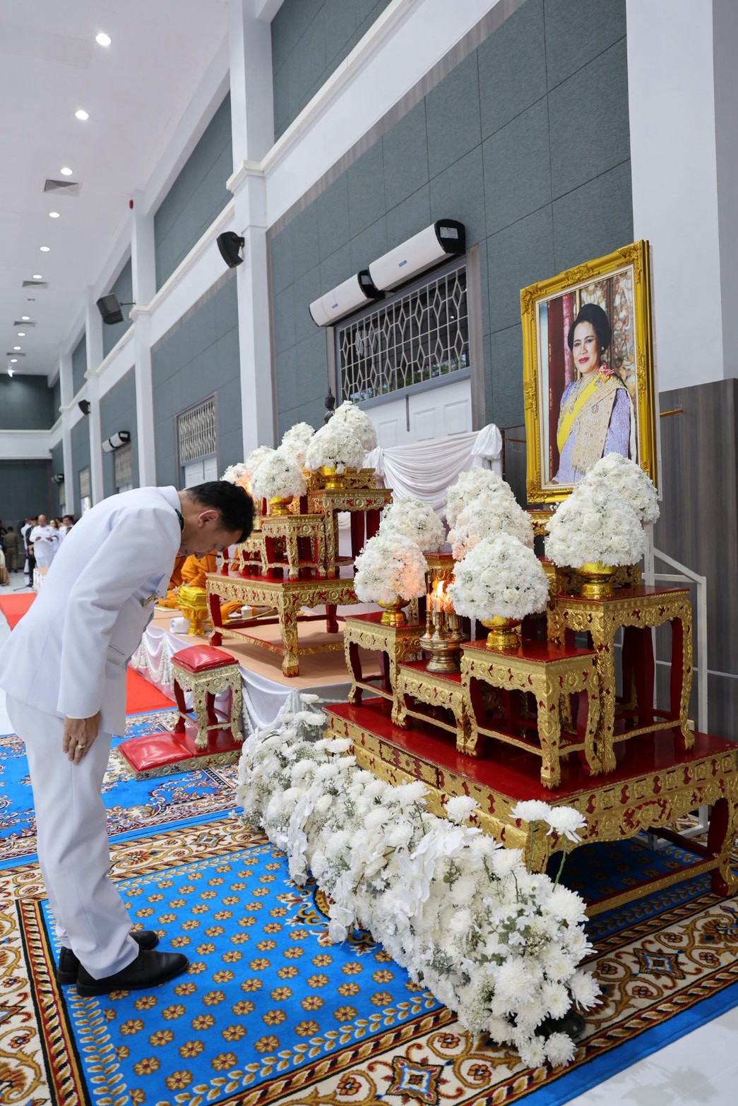 title - สำนักงานการปฏิรูปที่ดินจังหวัดเพชรบูรณ์ เข้าร่วมพิธีสวดพระพุทธมนต์และพิธีบำเพ็ญกุศลอุทิศถวาย พิธีถวายดอกไม้จันทน์ภาคประชาชนตัวแทน และพิธีทำบุญตักบาตรถวายพระราชกุศล  เนื่องในวันคล้ายวันสวรรคต สมเด็จพระนางเจ้าสิริกิติ์ พระบรมราชินีนาถ พระบรมราชชนนีพันปีหลวง