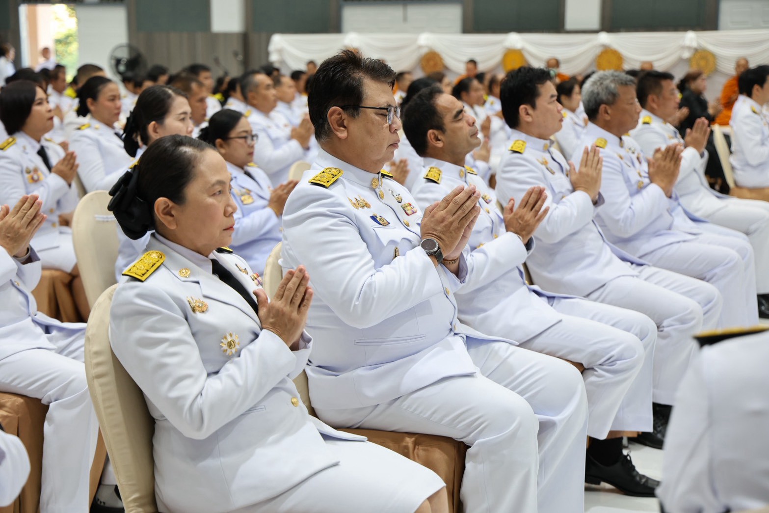 title - สำนักงานการปฏิรูปที่ดินจังหวัดเพชรบูรณ์ เข้าร่วมพิธีสวดพระพุทธมนต์และพิธีบำเพ็ญกุศลอุทิศถวาย พิธีถวายดอกไม้จันทน์ภาคประชาชนตัวแทน และพิธีทำบุญตักบาตรถวายพระราชกุศล  เนื่องในวันคล้ายวันสวรรคต สมเด็จพระนางเจ้าสิริกิติ์ พระบรมราชินีนาถ พระบรมราชชนนีพันปีหลวง