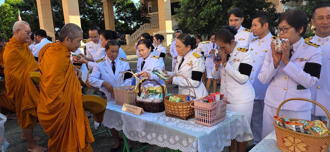title - สำนักงานการปฏิรูปที่ดินจังหวัดเพชรบูรณ์ เข้าร่วมพิธีสวดพระพุทธมนต์และพิธีบำเพ็ญกุศลอุทิศถวาย พิธีถวายดอกไม้จันทน์ภาคประชาชนตัวแทน และพิธีทำบุญตักบาตรถวายพระราชกุศล  เนื่องในวันคล้ายวันสวรรคต สมเด็จพระนางเจ้าสิริกิติ์ พระบรมราชินีนาถ พระบรมราชชนนีพันปีหลวง