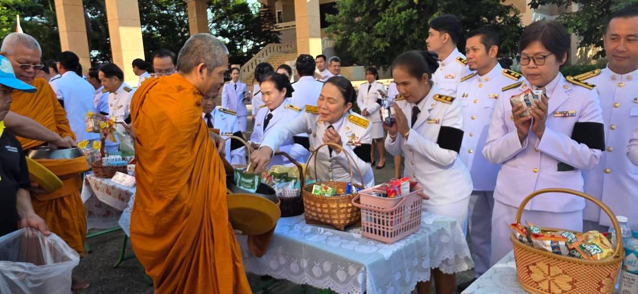 title - สำนักงานการปฏิรูปที่ดินจังหวัดเพชรบูรณ์ เข้าร่วมพิธีสวดพระพุทธมนต์และพิธีบำเพ็ญกุศลอุทิศถวาย พิธีถวายดอกไม้จันทน์ภาคประชาชนตัวแทน และพิธีทำบุญตักบาตรถวายพระราชกุศล  เนื่องในวันคล้ายวันสวรรคต สมเด็จพระนางเจ้าสิริกิติ์ พระบรมราชินีนาถ พระบรมราชชนนีพันปีหลวง