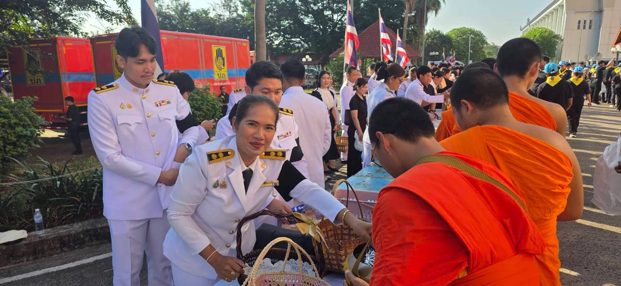 title - สำนักงานการปฏิรูปที่ดินจังหวัดเพชรบูรณ์ เข้าร่วมพิธีสวดพระพุทธมนต์และพิธีบำเพ็ญกุศลอุทิศถวาย พิธีถวายดอกไม้จันทน์ภาคประชาชนตัวแทน และพิธีทำบุญตักบาตรถวายพระราชกุศล  เนื่องในวันคล้ายวันสวรรคต สมเด็จพระนางเจ้าสิริกิติ์ พระบรมราชินีนาถ พระบรมราชชนนีพันปีหลวง