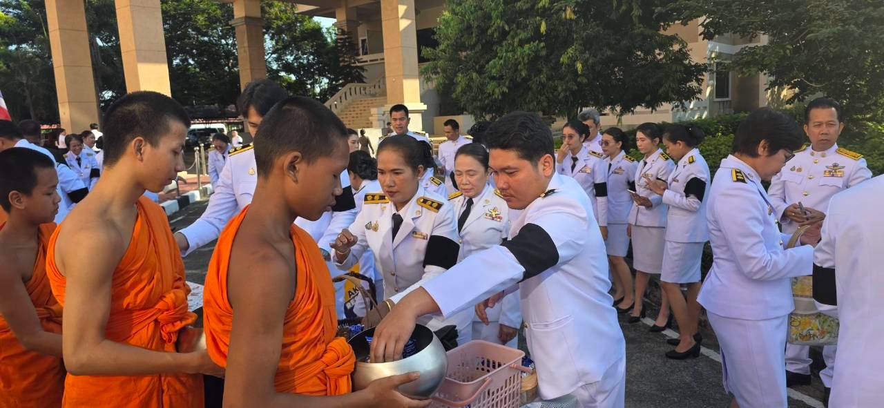 title - สำนักงานการปฏิรูปที่ดินจังหวัดเพชรบูรณ์ เข้าร่วมพิธีสวดพระพุทธมนต์และพิธีบำเพ็ญกุศลอุทิศถวาย พิธีถวายดอกไม้จันทน์ภาคประชาชนตัวแทน และพิธีทำบุญตักบาตรถวายพระราชกุศล  เนื่องในวันคล้ายวันสวรรคต สมเด็จพระนางเจ้าสิริกิติ์ พระบรมราชินีนาถ พระบรมราชชนนีพันปีหลวง