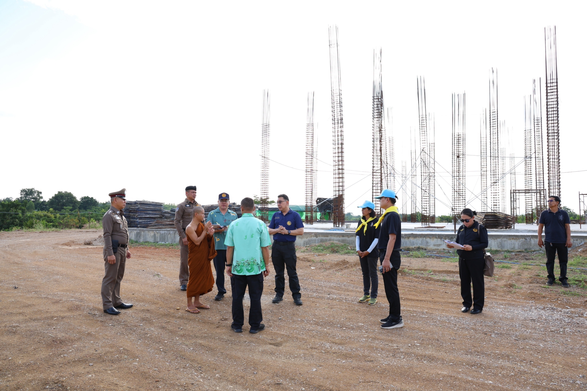 title - สำนักงานการปฏิรูปที่ดินจังหวัดเพชรบูรณ์ ลงพื้นที่เตรียมความพร้อมให้การต้อนรับเจ้าคุณพระสินีนาถ พิลาสกัลยาณี มีความประสงค์ที่จะเดินทางไปปฏิบัติภารกิจ ณ วัดป่าซับคำกอง ตำบลเพชรละคร อำเภอหนองไผ่ 