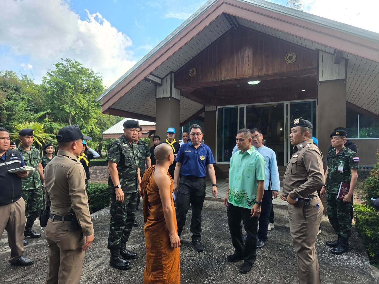 title - สำนักงานการปฏิรูปที่ดินจังหวัดเพชรบูรณ์ ลงพื้นที่เตรียมความพร้อมให้การต้อนรับเจ้าคุณพระสินีนาถ พิลาสกัลยาณี มีความประสงค์ที่จะเดินทางไปปฏิบัติภารกิจ ณ วัดป่าซับคำกอง ตำบลเพชรละคร อำเภอหนองไผ่ 