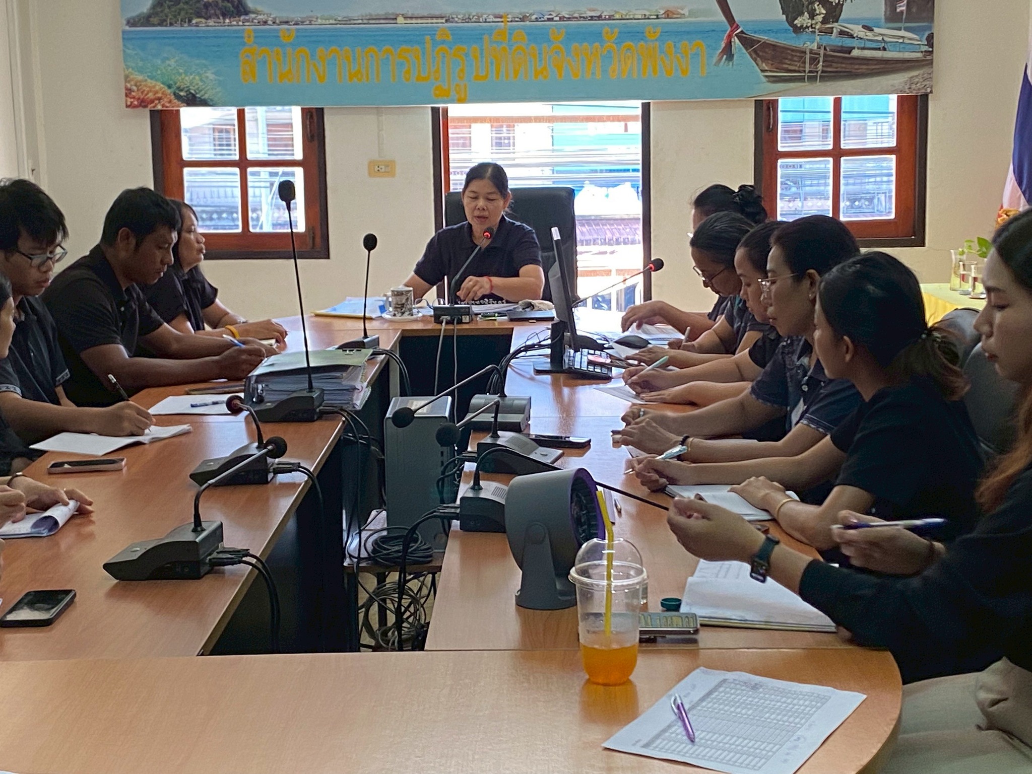 title - การประชุมสำนักงานการปฏิรูปที่ดินจังหวัดพังงา (ส.ป.ก.พังงา) ประชุมประจำเดือนเมษายน 2569 ครั้งที่ 3/2569 วันพฤหัสบดี ที่ 2 เมษายน 2569 เวลา 10.00 น