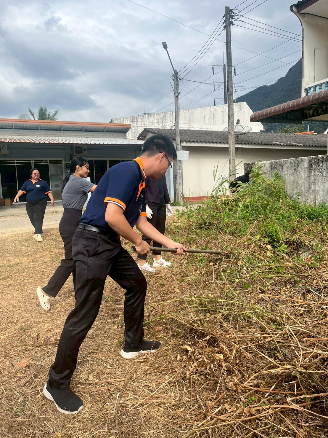 title - ส.ป.ก.พังงา จัดกิจกรรม Big Cleaning Day รวมพลังแห่งความดีเพื่อถวายเป็นพระราชกุศล  สมเด็จพระนางเจ้าสิริกิติ์พระบรมราชินีนาถ พระบรมราชชนนีพันปีหลวง 