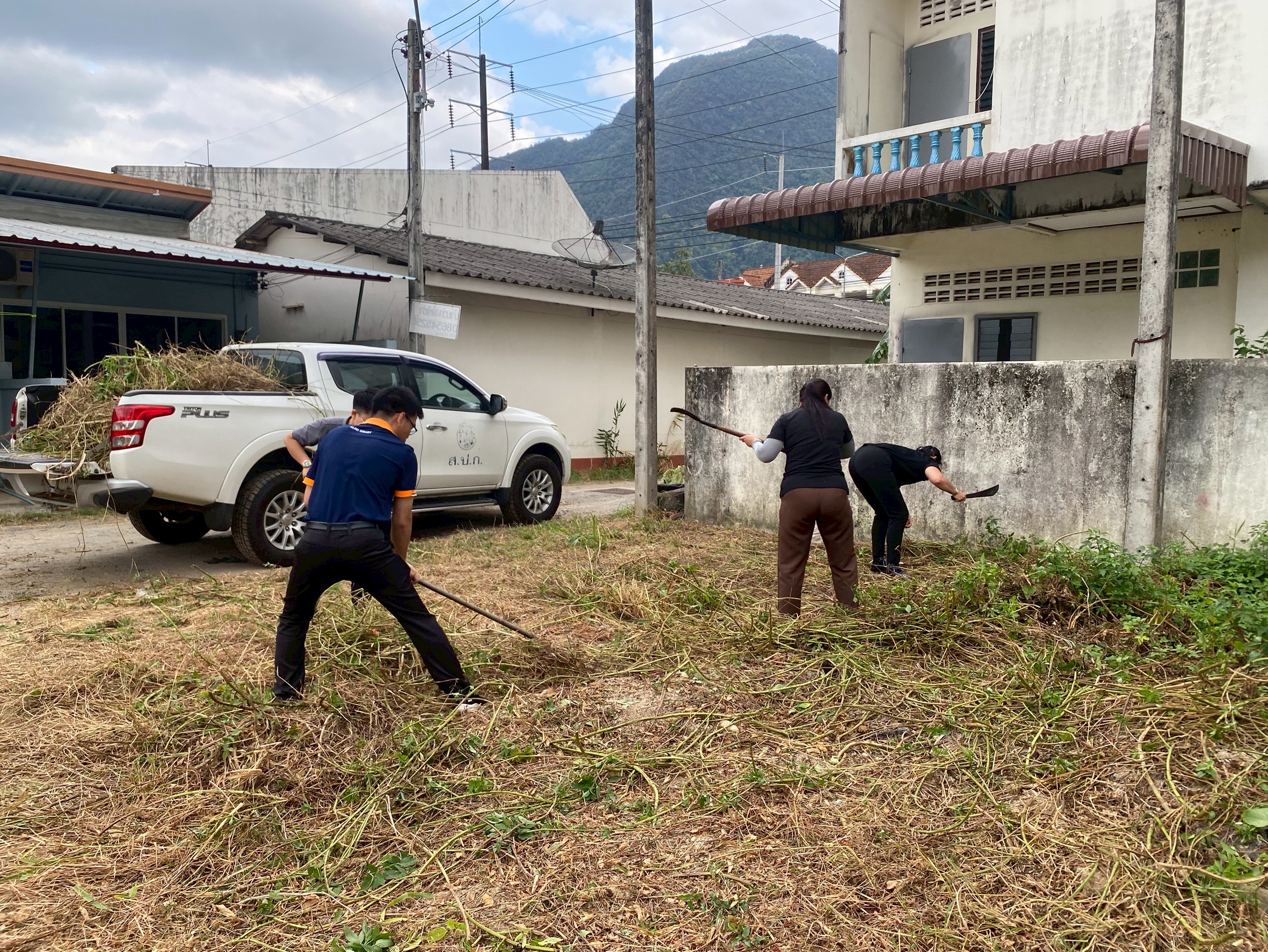 title - ส.ป.ก.พังงา จัดกิจกรรม Big Cleaning Day รวมพลังแห่งความดีเพื่อถวายเป็นพระราชกุศล  สมเด็จพระนางเจ้าสิริกิติ์พระบรมราชินีนาถ พระบรมราชชนนีพันปีหลวง 