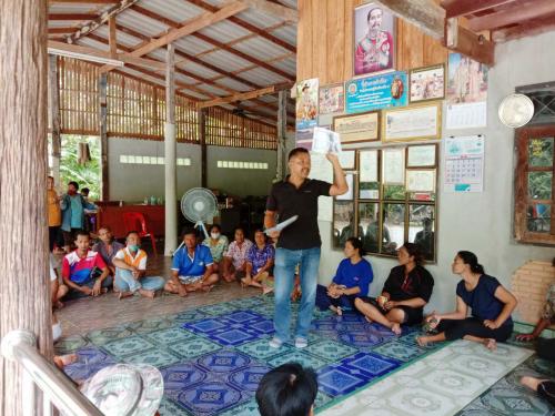 สำนักงานการปฏิรูปที่ดินจังหวัดพัทลุง โดยกลุ่มยุทธศาสตร์ฯ ได้จัดการฝึกอบรมเชิงปฏิบัติการและมอบปัจจัยการเกษตร ให้แก่เกษตรกรที่เข้าร่วมโครงการส่งเสริมเกษตรทฤษฎีใหม่ 5 ประสานฯ วันที่ 14 กรกฎาคม 2563