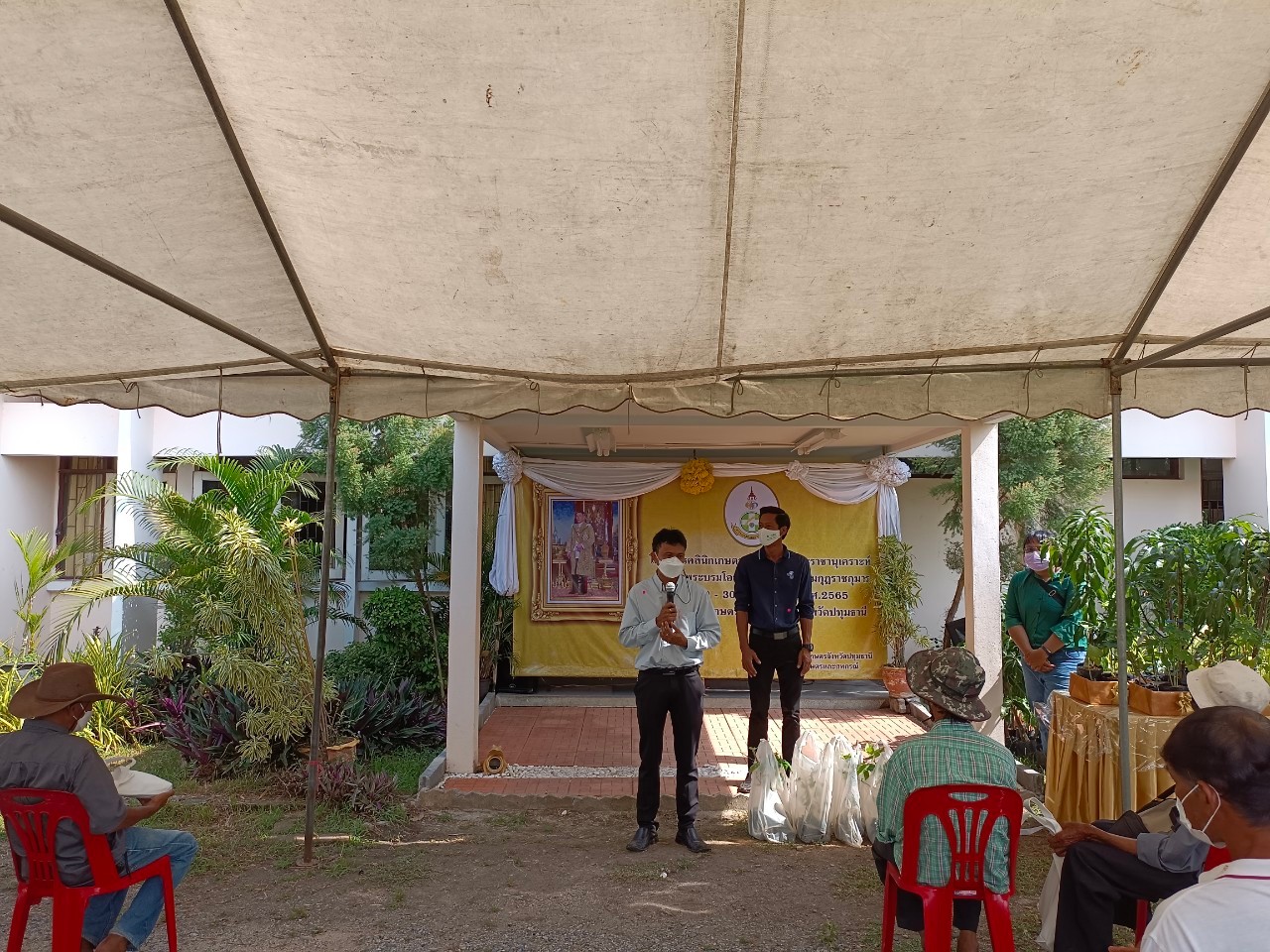 สำนักงานเกษตรจังหวัดปทุมธานีได้ดำเนินการจัดงานโครงการคลินิกเกษตรเคลื่อนที่ในพระราชานุเคราะห์ สมเด็จพระบรมโอรสาธิราชฯ สยามมกุฎราชกุมาร ไตรมาสที่ 2 ณ สำนักงานเกษตรอำเภอธัญบุรี อ.ธัญบุรี จ.ปทุมธานี