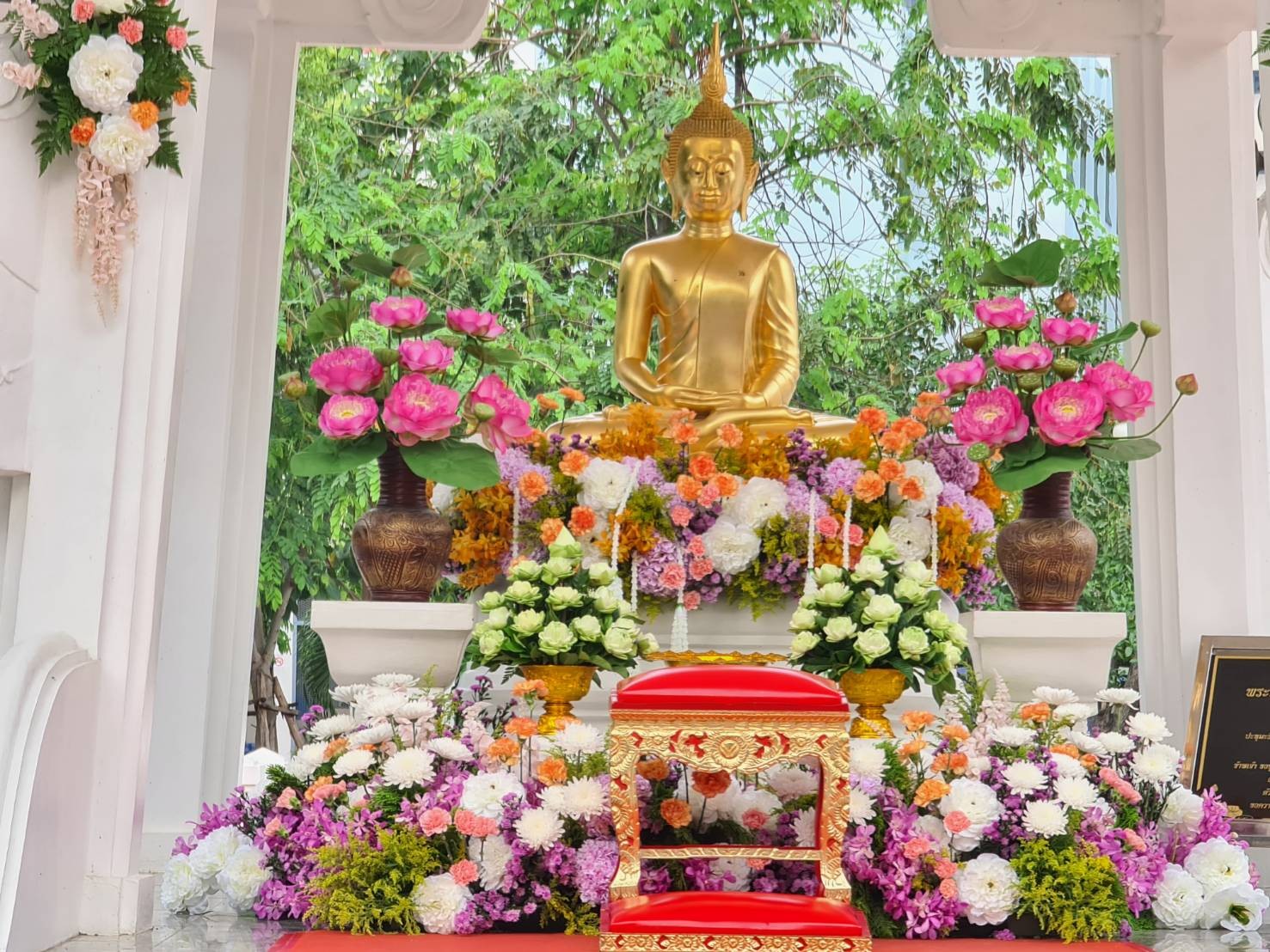ศาลากลางจังหวัดปทุมธานี ได้จัดพิธีสรงน้ำพระปทุมธรรมราช สักการะศาลหลักเมืองปทุมธานี และส่งข้าวแช่พ่อเมือง เนื่องในเทศกาลสงกรานต์ ประจำปี พ.ศ. 2565