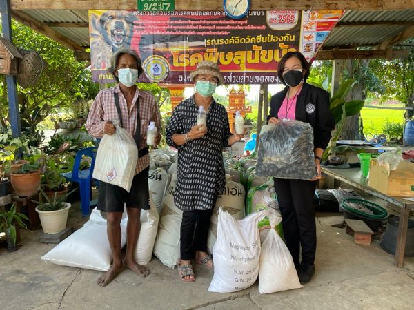 วันที่ 31 พฤษภาคม 2565 สำนักงานการปฏิรูปที่ดินจังหวัดปทุมธานี สนับสนุนวัสดุการเกษตรสำหรับเพาะเห็ด แก่เกษตรกรในเขตปฏิรูปที่ดิน